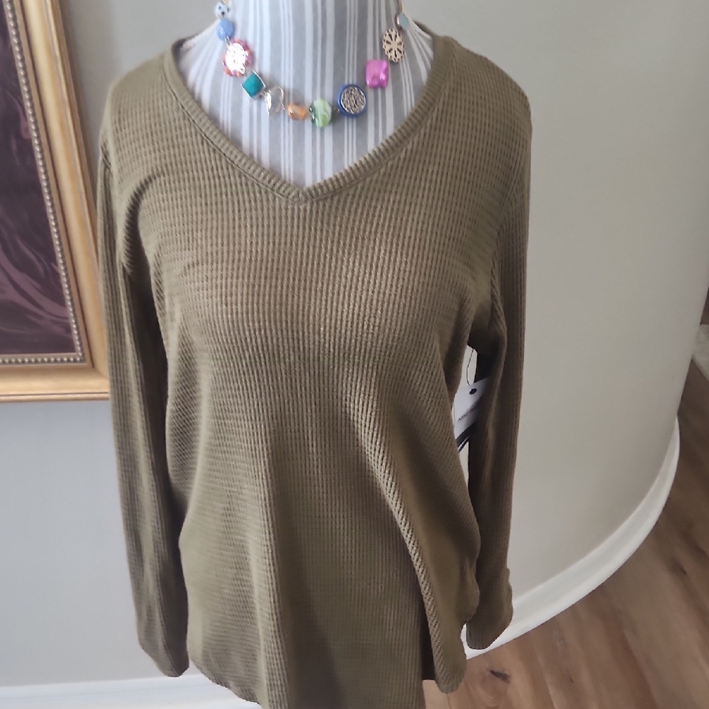 Olive Green V-Neck Long Sleeve Top